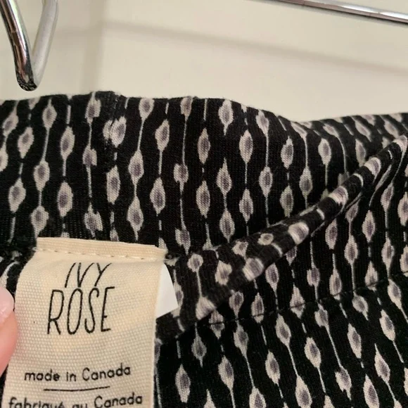 Light rayon capris - Picture 2 of 3